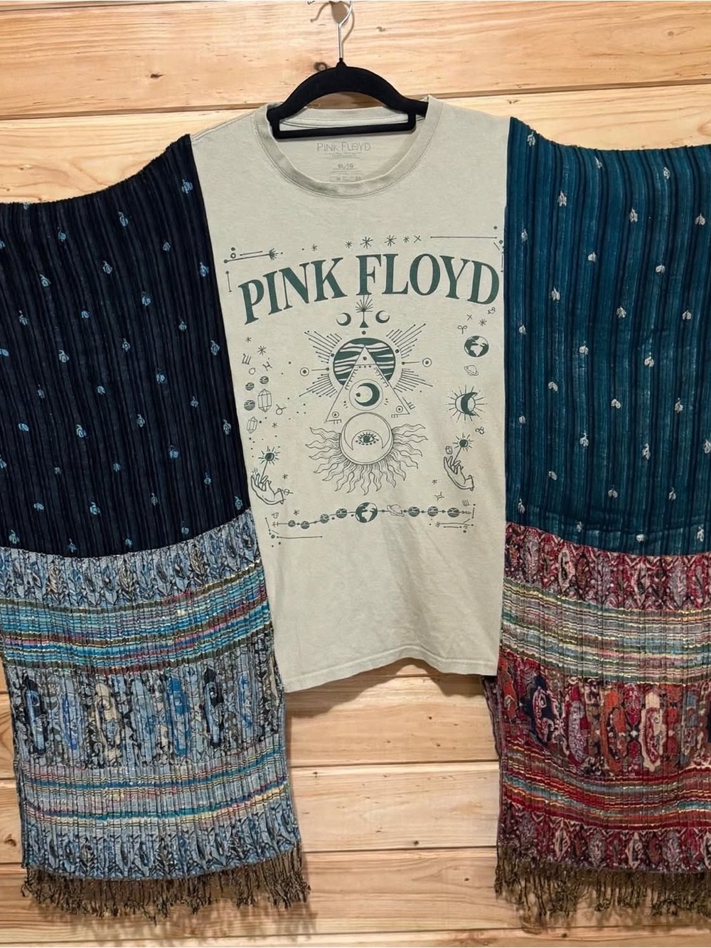 Pink Floyd Womens Short Sleeve Tee in Cream with Teal Green Print